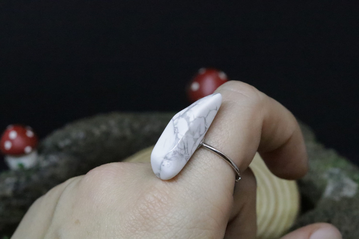 Howlite Side-wrap Ring