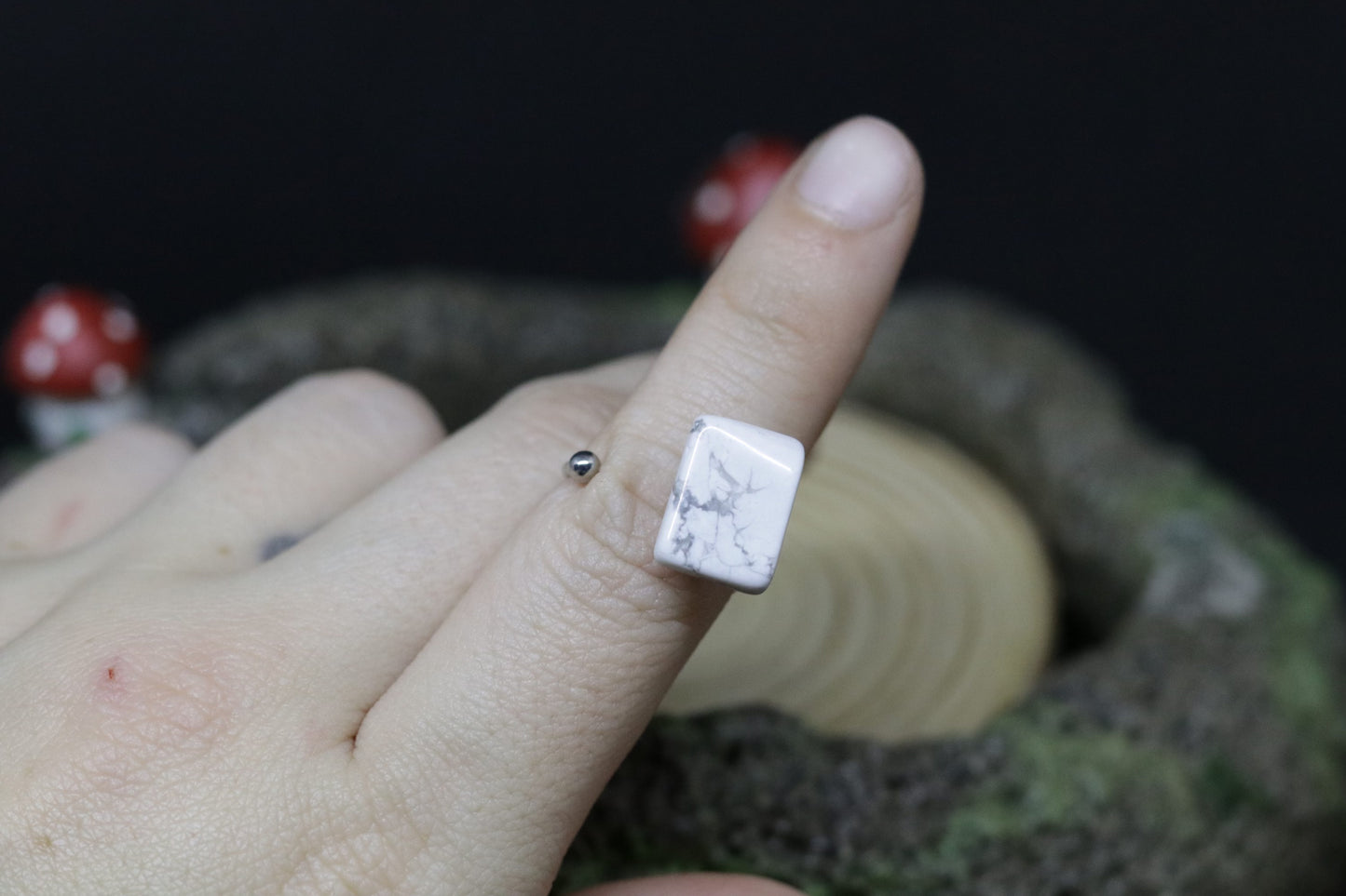 Howlite Side-wrap Ring