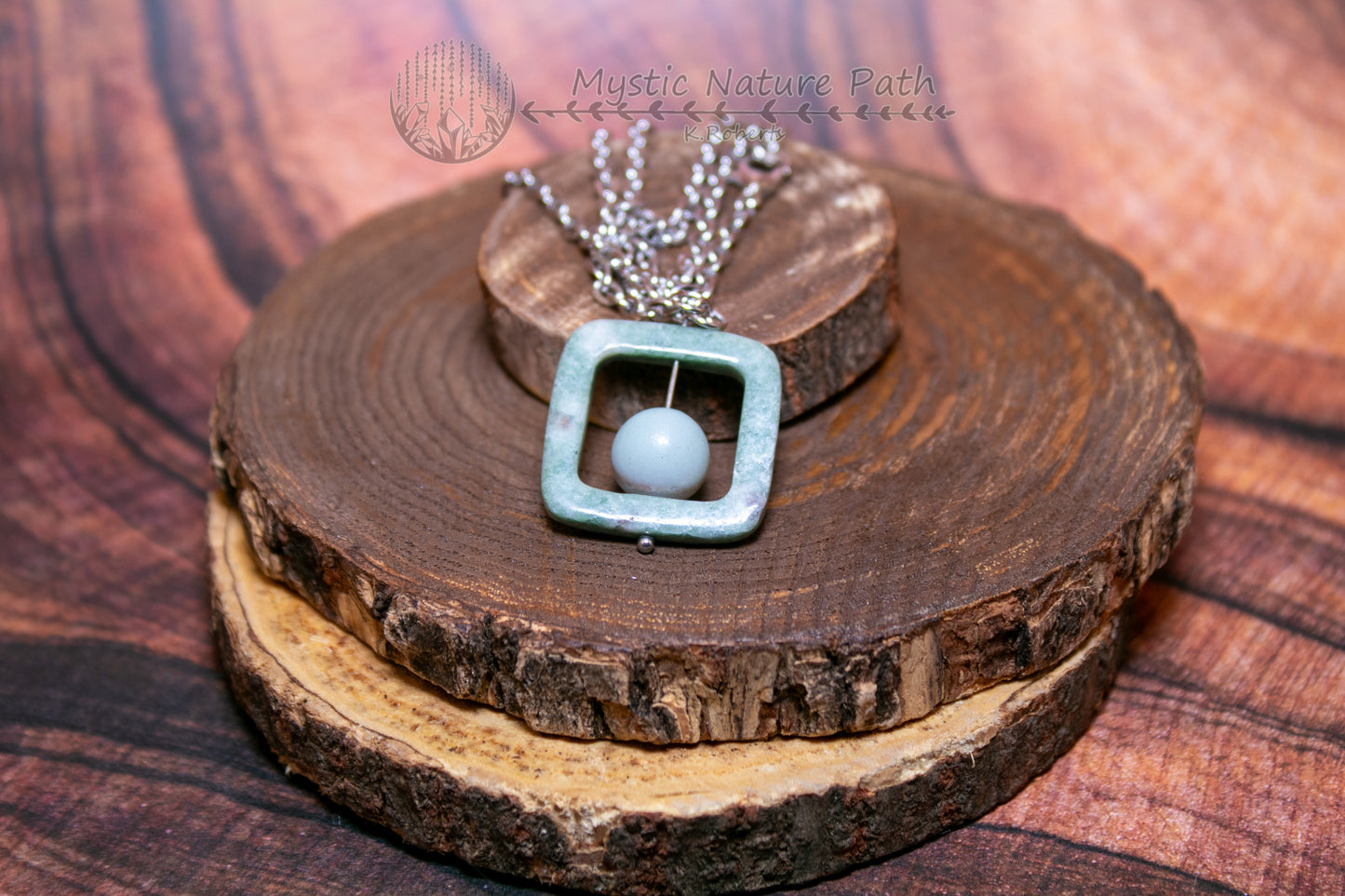 Light Serpentine Gemstone Bead Fidget Necklace