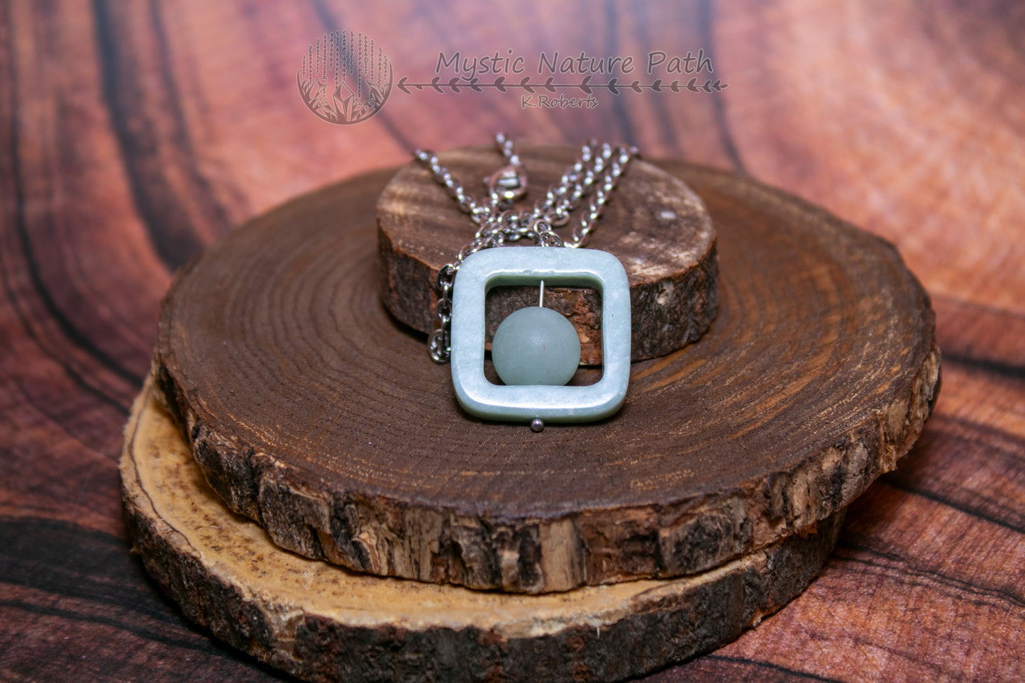 Light Serpentine Gemstone Bead Fidget Necklace