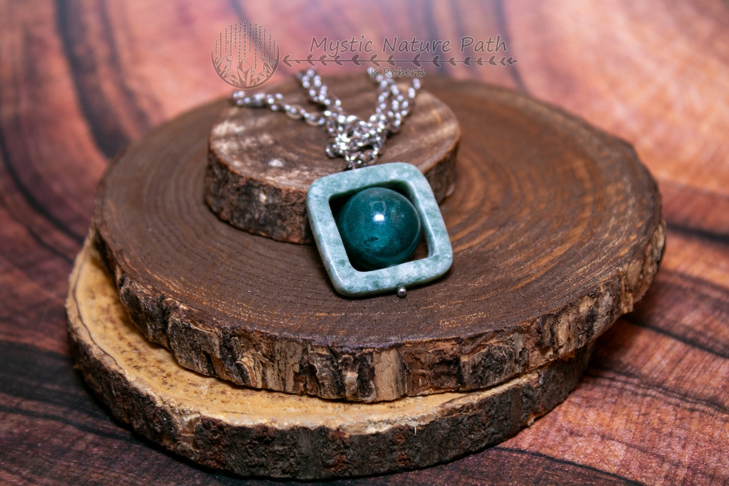 Light Serpentine Gemstone Bead Fidget Necklace